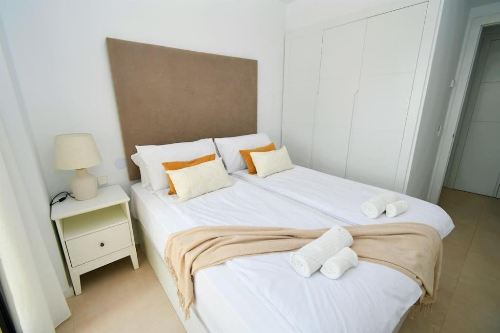 Casa Kerr - Luxury Apt - Sleeps 9 - Los Boliches Appartement Málaga Buitenkant foto