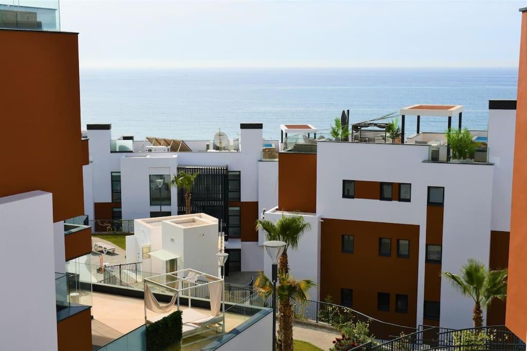 Casa Kerr - Luxury Apt - Sleeps 9 - Los Boliches Appartement Málaga Buitenkant foto