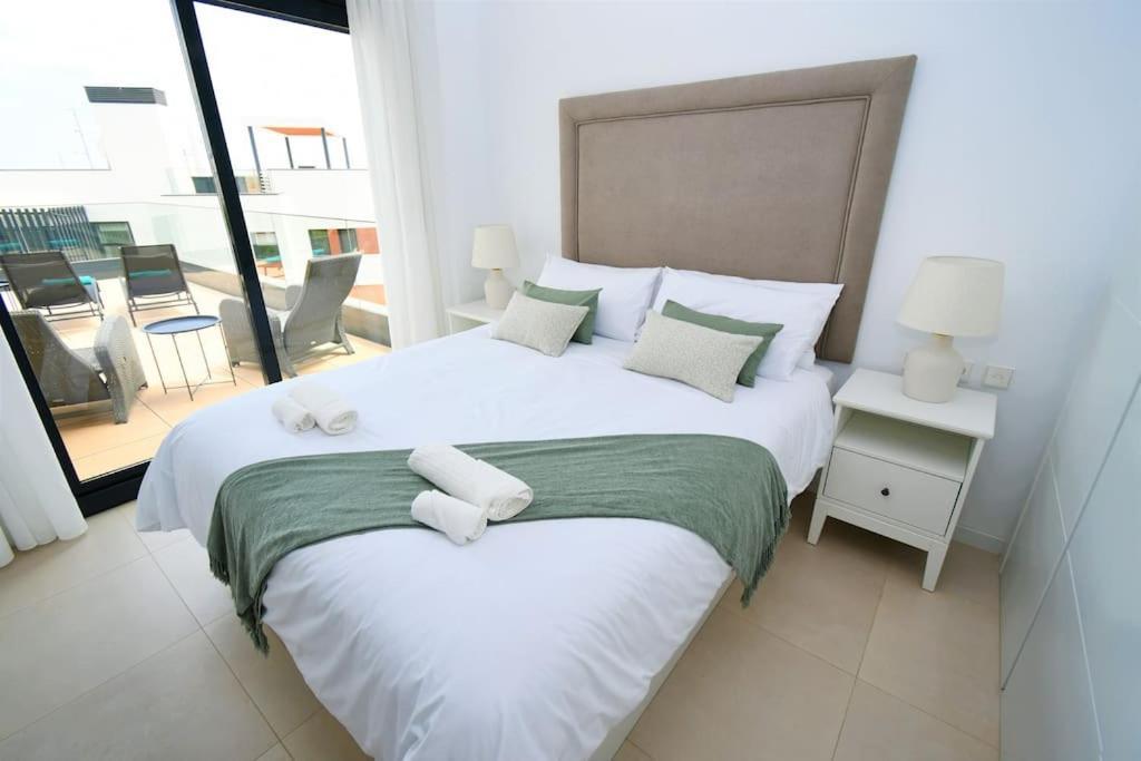 Casa Kerr - Luxury Apt - Sleeps 9 - Los Boliches Appartement Málaga Buitenkant foto