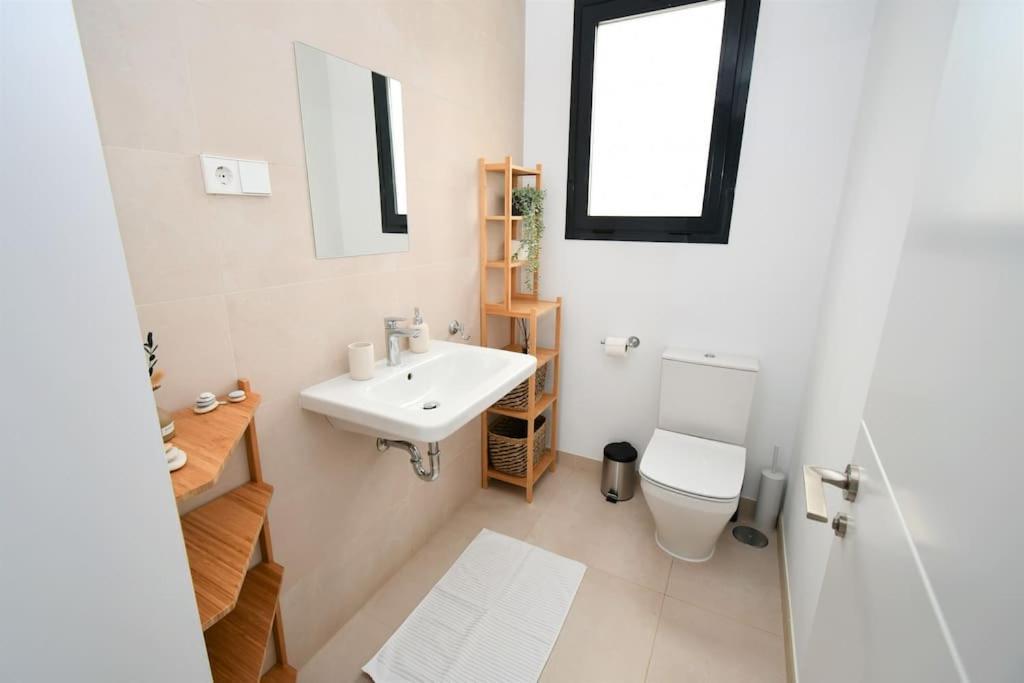 Casa Kerr - Luxury Apt - Sleeps 9 - Los Boliches Appartement Málaga Buitenkant foto
