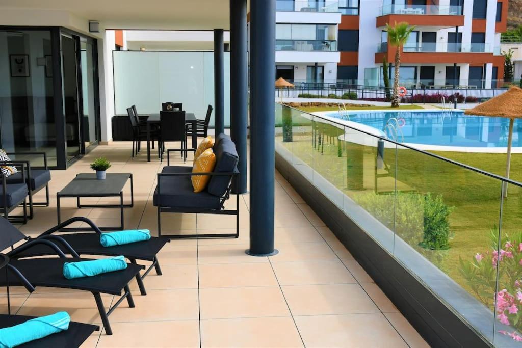 Casa Kerr - Luxury Apt - Sleeps 9 - Los Boliches Appartement Málaga Buitenkant foto